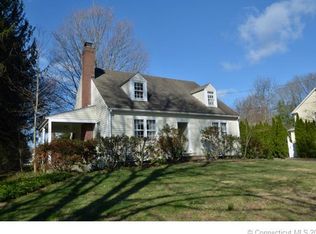 46 Queen St, Newtown, CT 06470