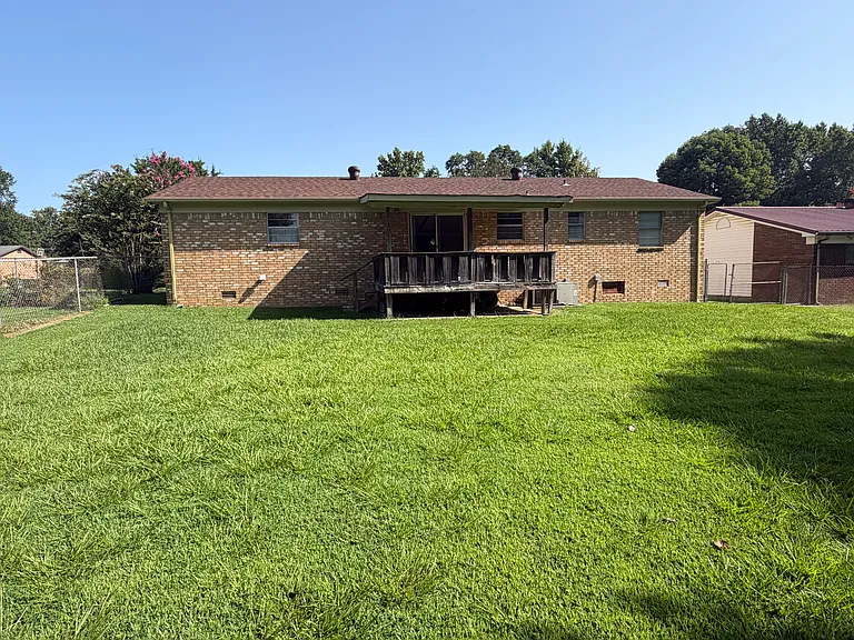 1016 Kennedy St — Photo 12