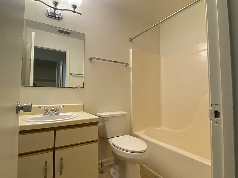 Princeton Circle West Apartments — Photo 107