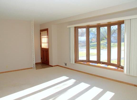 4th image of 665 Skillman Ave W