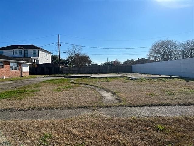 2nd image of 7528 Patricia St