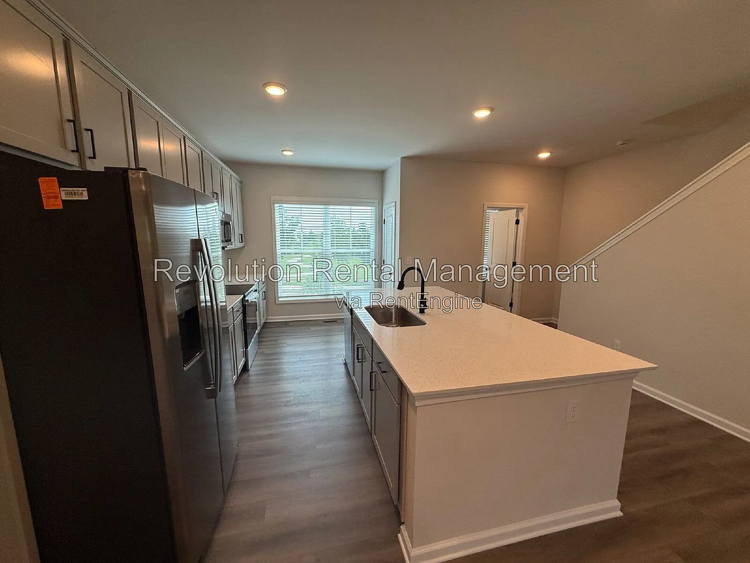 3 bed, 3.5 bath, 1919 sqft, $2,100 — Photo 3