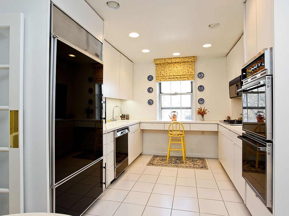 2nd image of 16 N Chatsworth Ave APT 209