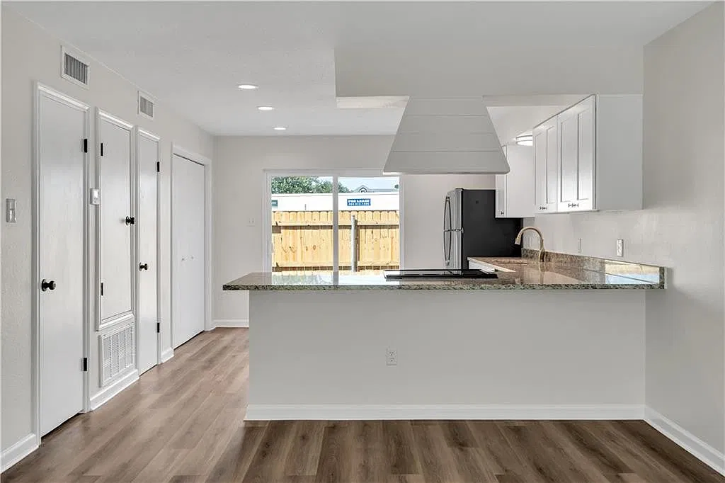 2 bed, 1.5 bath, 1000 sqft, $1,650 — Photo 4
