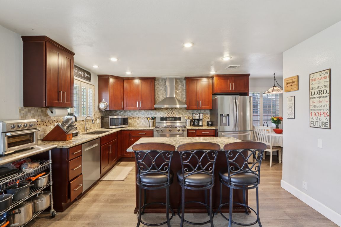 next background image