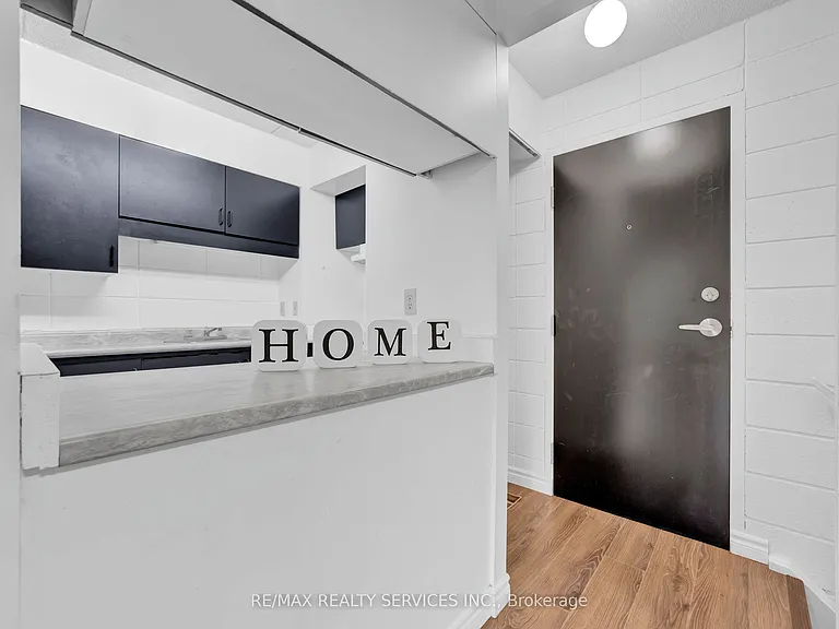 30 Hickory St E #103 — Photo 8