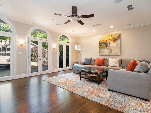 4th image of 1393 Sheridan Walk NE