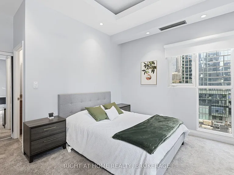 8 Wellesley St E #802 — Photo 18