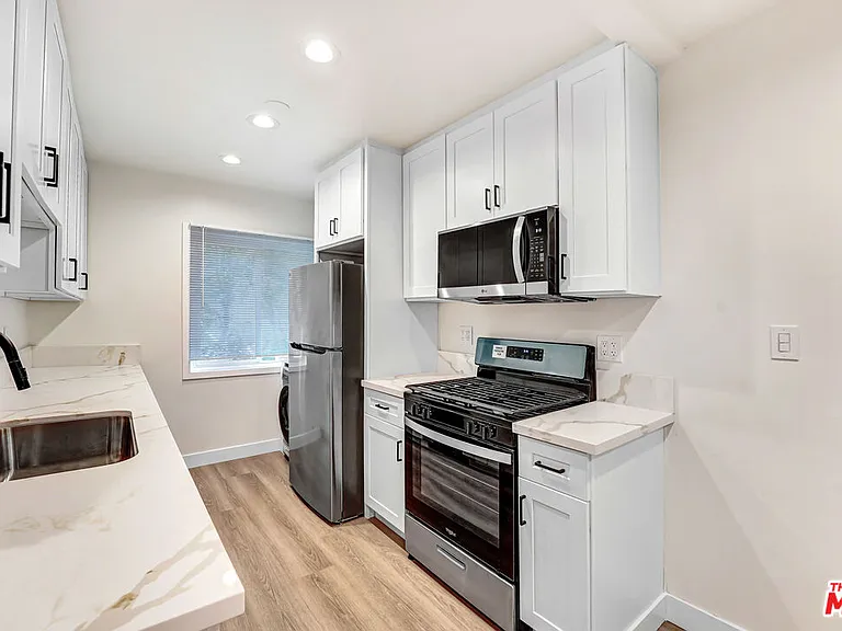 525 N Sweetzer Ave #3 — Photo 4
