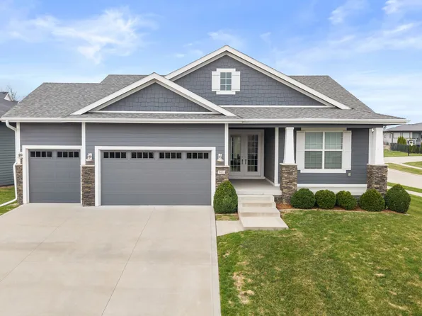 9403 Foxtail Cir, Norwalk, IA 50211