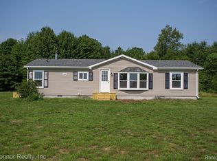 785 Parks Rd, Wales, MI 48027