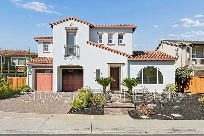 5 bed, 4.5 bath, 3813 sqft, $7,995 — Photo 4