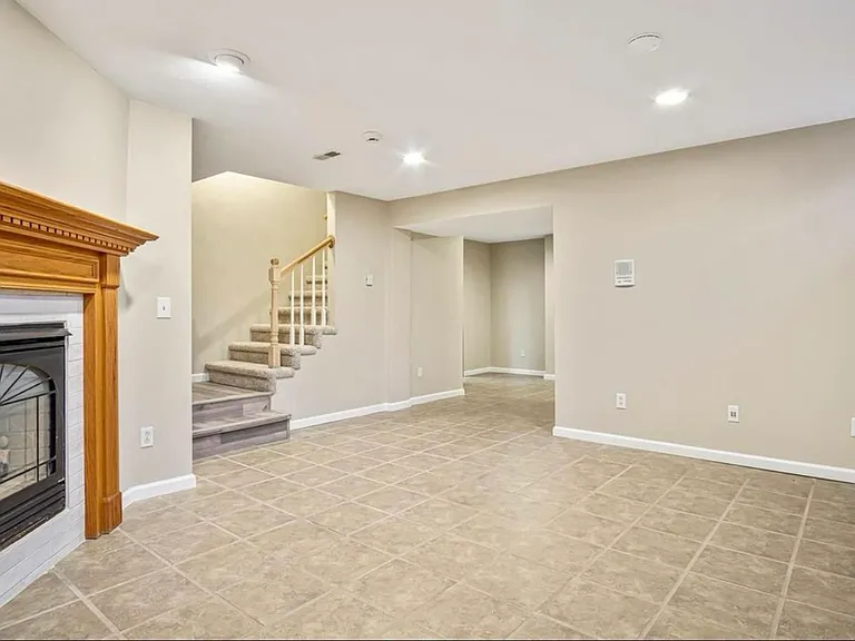 1334 Rachael Ln — Photo 24
