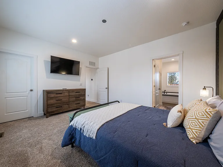 523 W Vance Dr — Photo 17