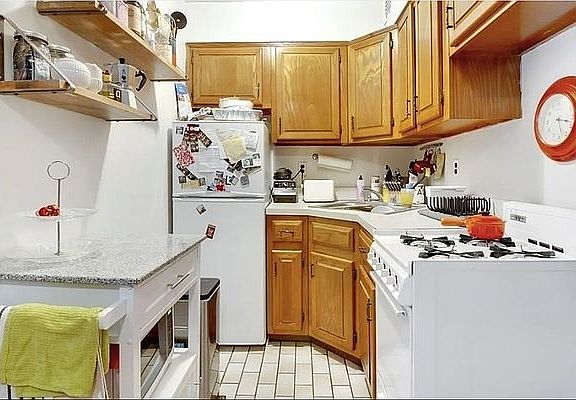 3rd image of 18 W 83rd St APT 3B