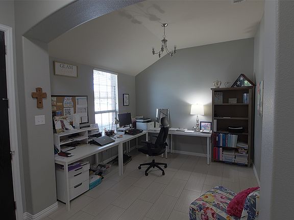 3rd image of 604 Cedarview Dr
