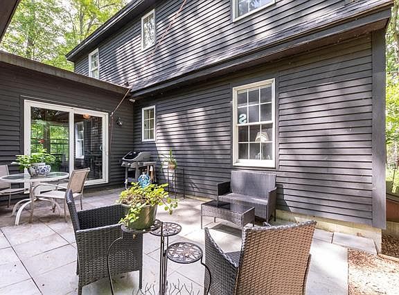 4th image of 4 Hillrise Ln