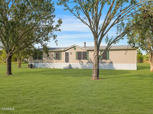 1182 Patin Rd, Breaux Bridge, LA 70517