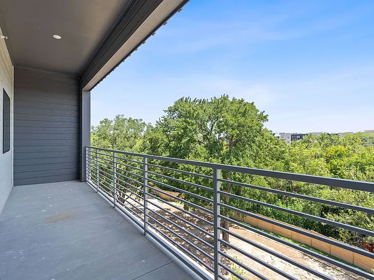100 W Mockingbird Ln — Photo 16