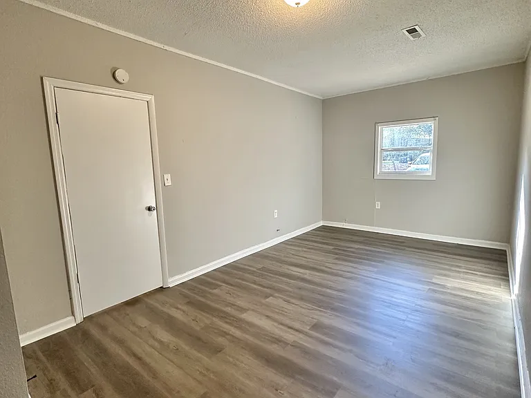 209 Tucker Ave — Photo 5