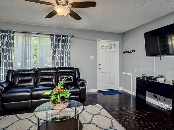 3rd image of 13102 Hallet Ct