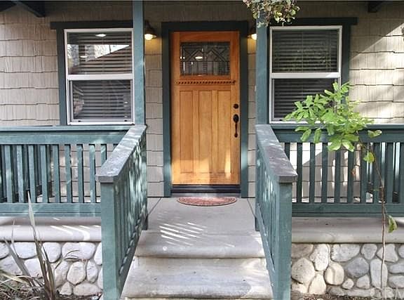 3rd image of 729 Montana St