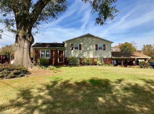 4667 Kings Gate Dr, Winston Salem, NC 27101