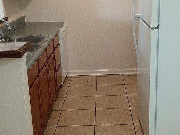 3rd image of 728 W Georgia St APT 1