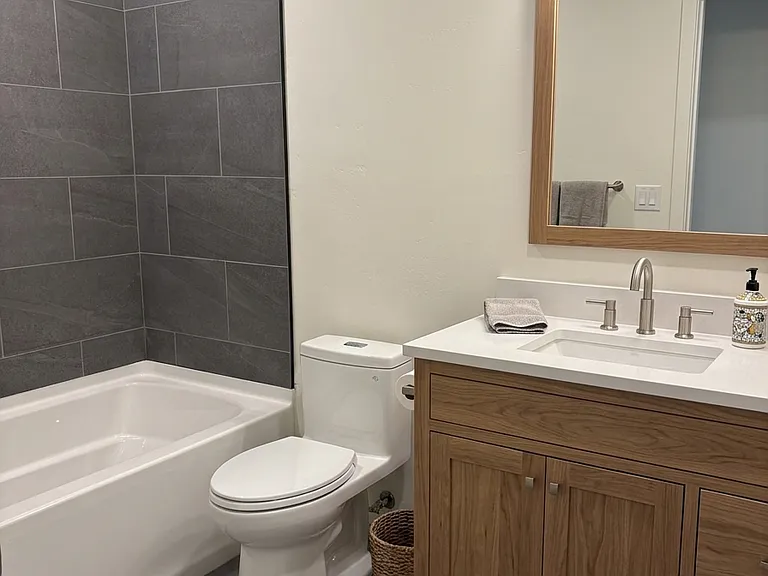 1254 Bond St — Photo 6
