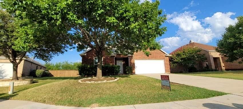 1st image of 2604 Winterberry Ln