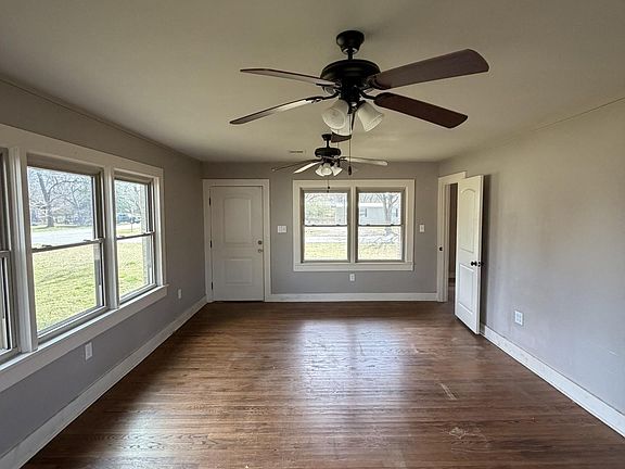 4th image of 302 W 2nd St