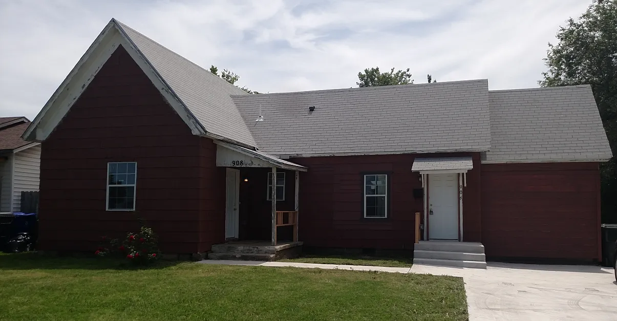 908 E Main St — Photo 1