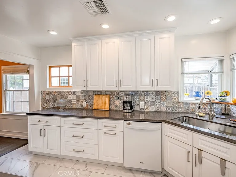 5938 Simpson Ave — Photo 8