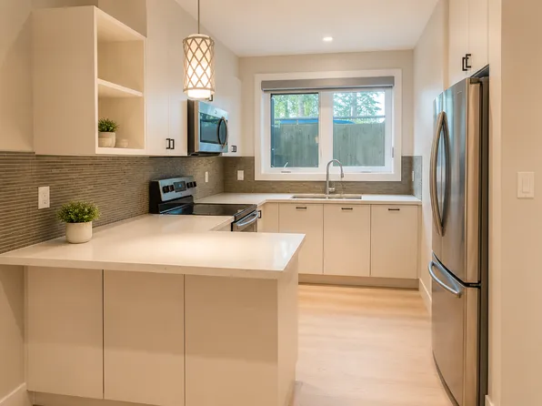 835 Prospect Ave, North Vancouver, BC V7R 2M2