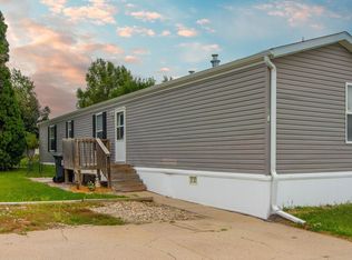 3719 NW Fairwood Ct, Lincoln, NE 68521