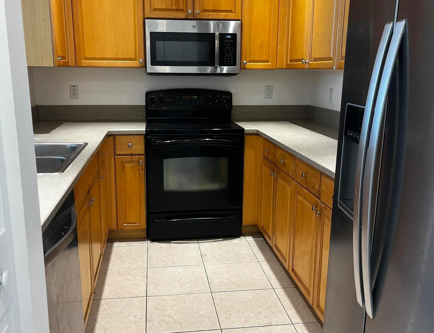 3 bed, 4.0 bath, 1938 sqft, $3,300 — Photo 4