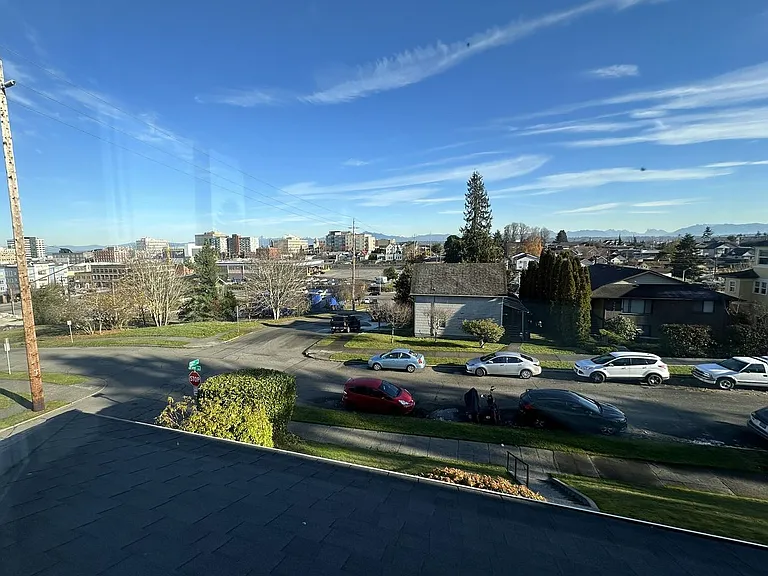 3202 Grand- 5 Unit — Photo 2