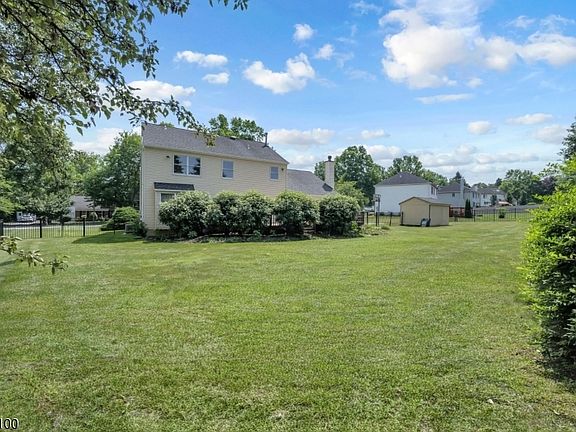5th image of 6 Saint Andrews Dr
