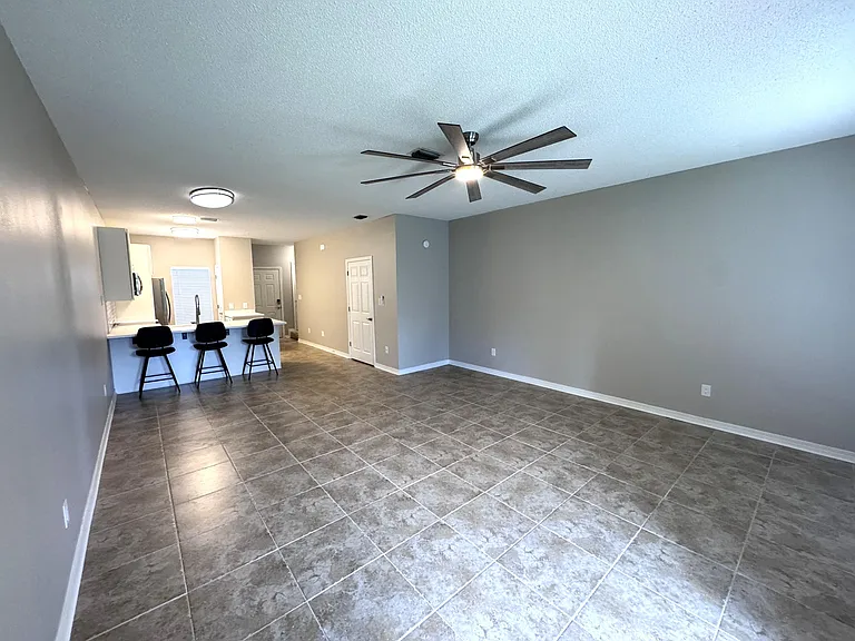2703 Bay Club Dr — Photo 4