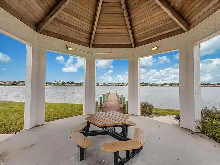 7546 Mill Pond Cir — Photo 29