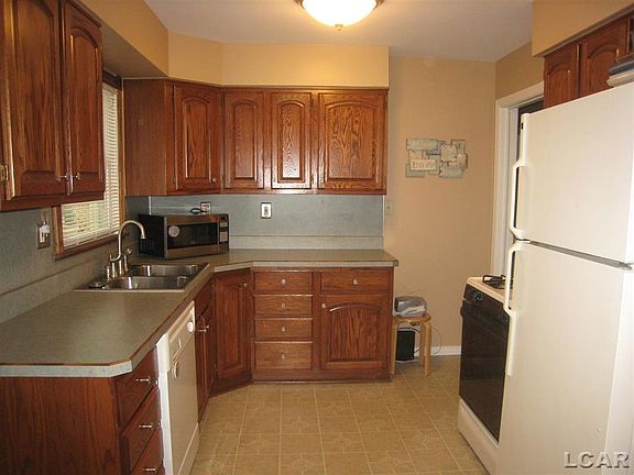 3rd image of 602 Island Dr