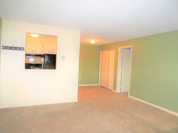3rd image of 12 Williamsburg Ct