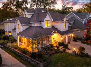 655 Sunset Dr, Naperville, IL 60540