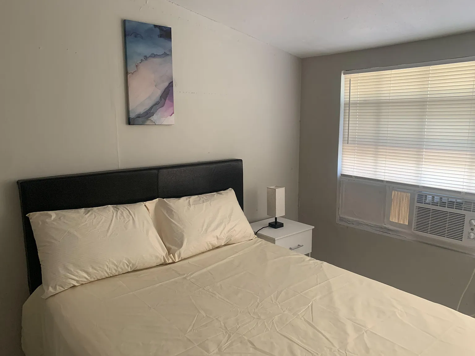 4 bed, 3.0 bath, 1304 sqft, $1,001 — Photo 1