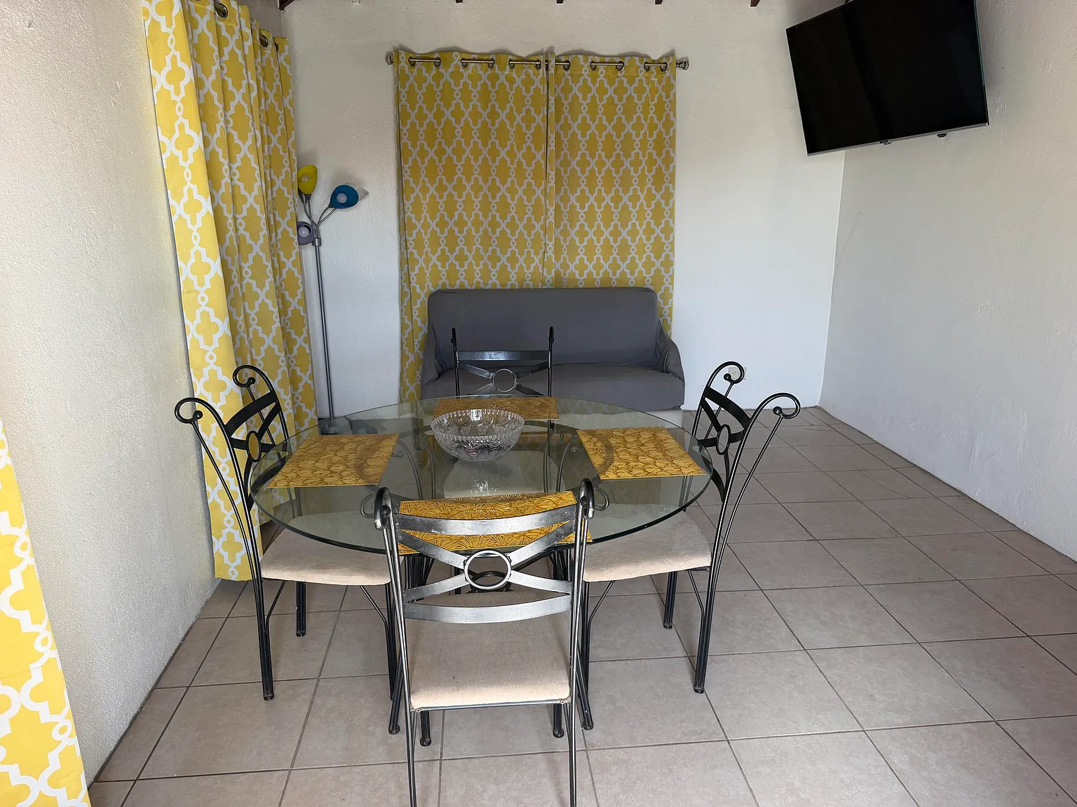 2 bed, $1,100 — Photo 2