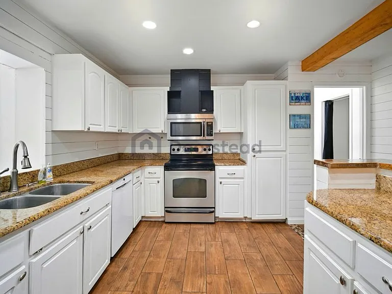 Oakwood Ct — Photo 16