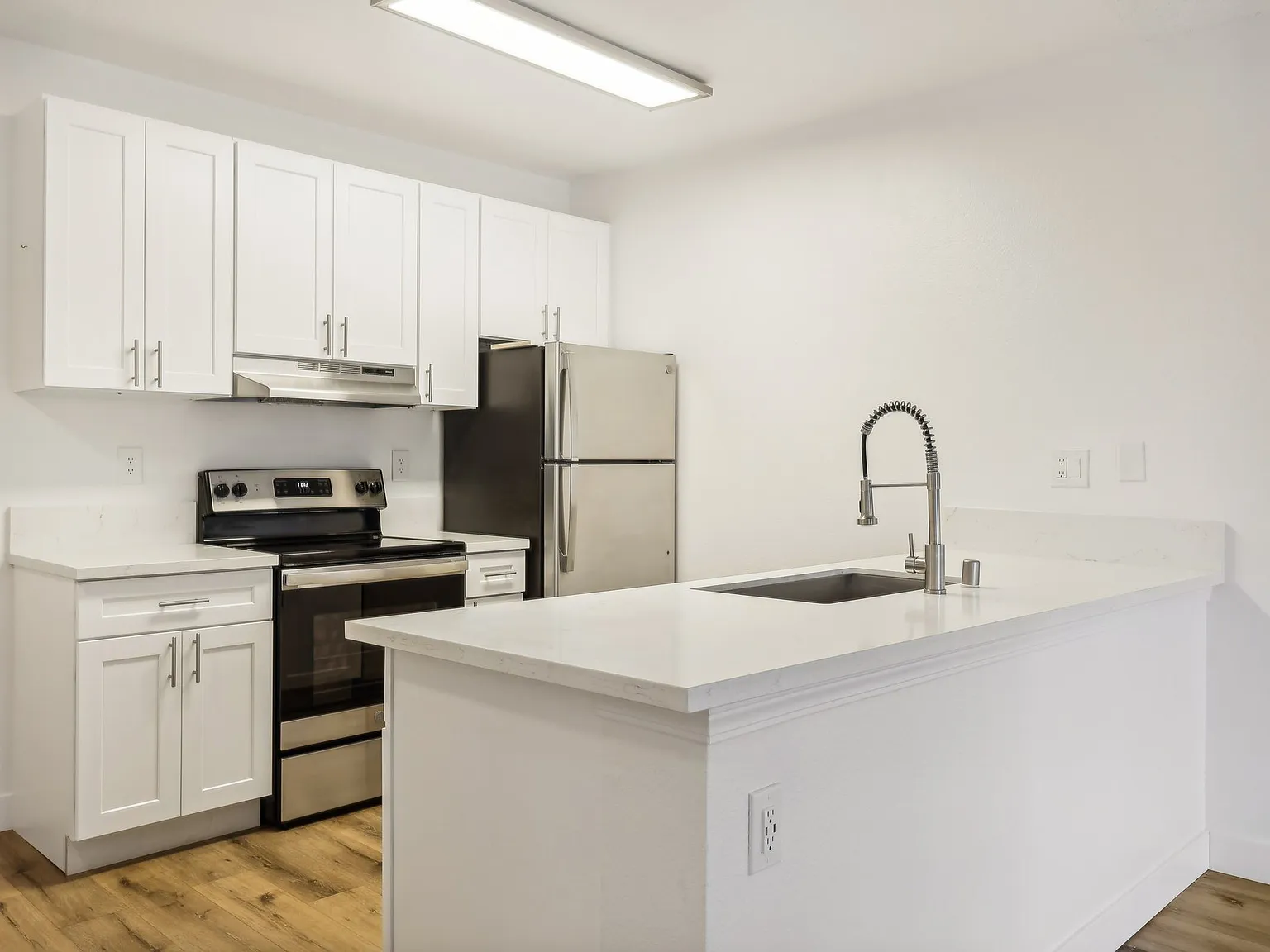 Valle at 9151 Kenwood — Photo 2