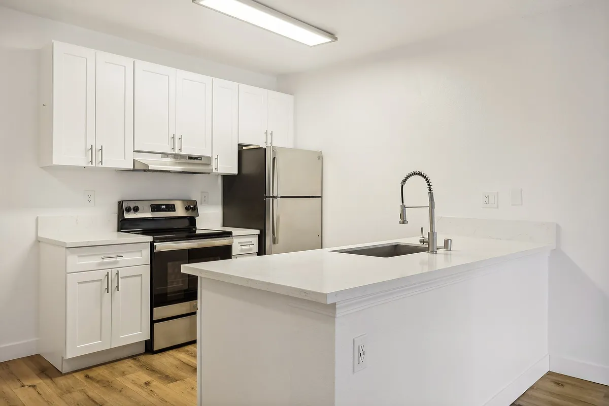 Building Photo - Valle at 9151 Kenwood