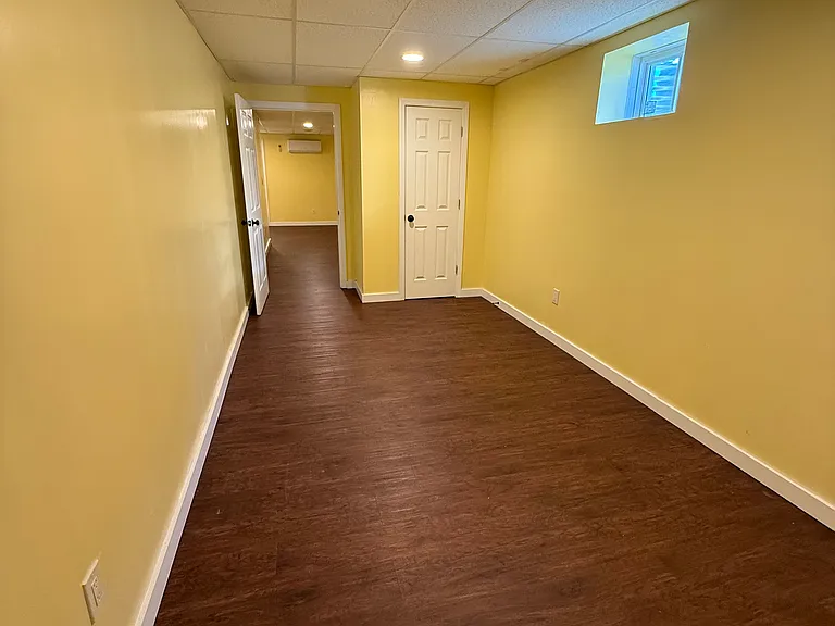 439 N Service Rd — Photo 4