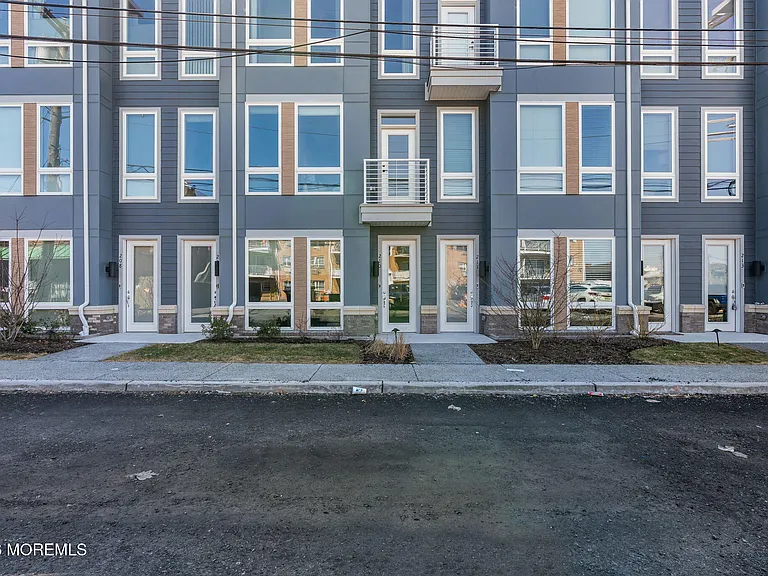 1403 N Kingsley St #210 — Photo 44